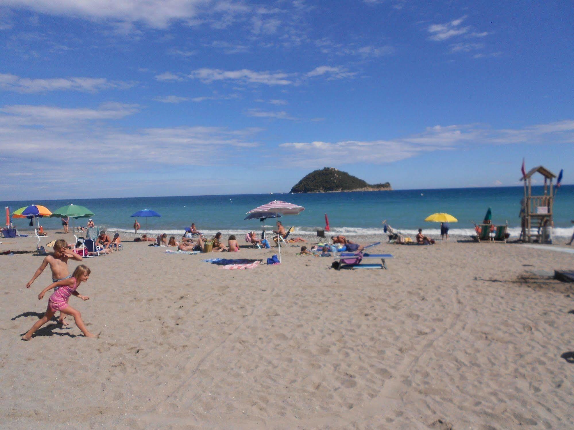 Camping Delfino Albenga Dış mekan fotoğraf